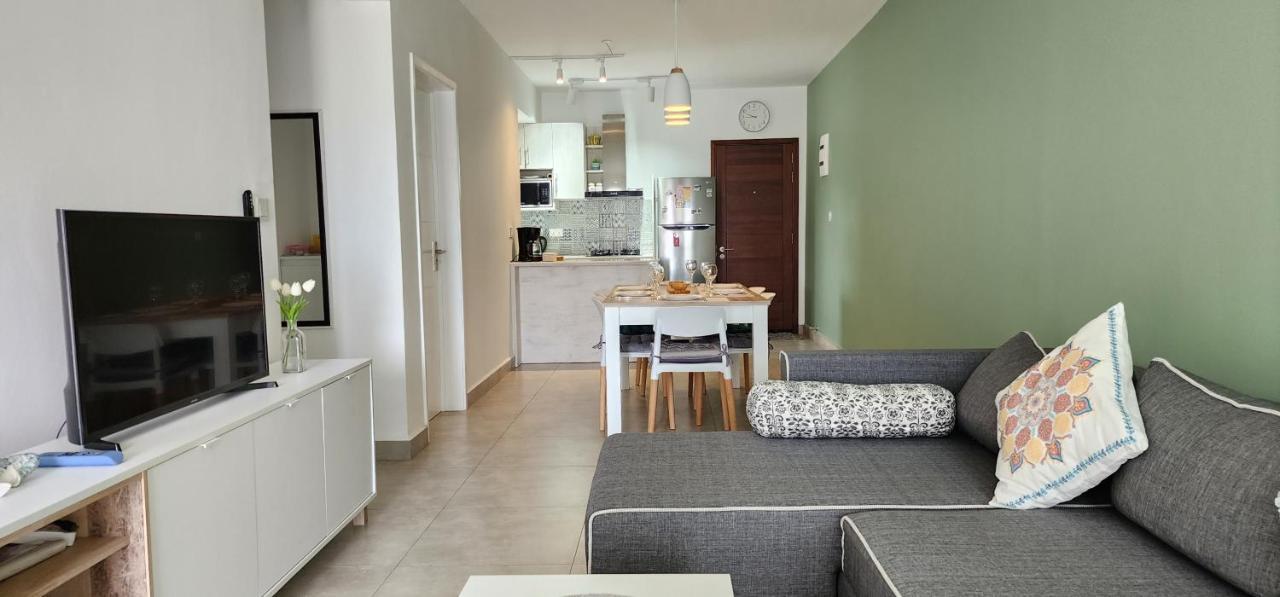 Sandstone Luxury 2 Bedroom Apartment With Lift And Common Pool Flic-en-Flacq Kültér fotó