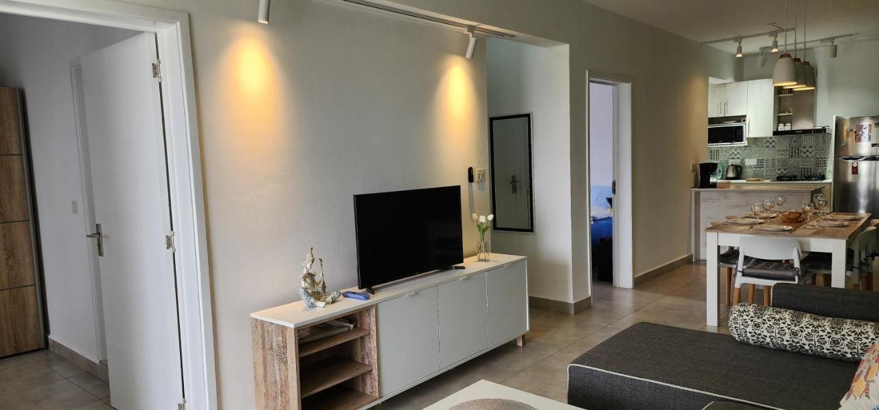 Sandstone Luxury 2 Bedroom Apartment With Lift And Common Pool Flic-en-Flacq Kültér fotó